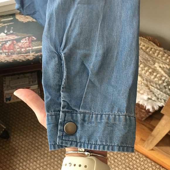 Willow & Clay Soft Chambray Button Up - Picture 5 of 6